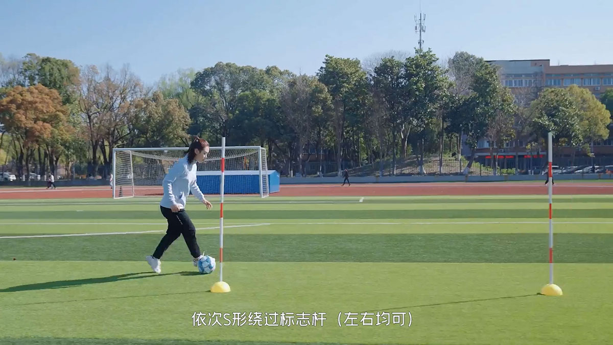 足球运球-绕杆 V4